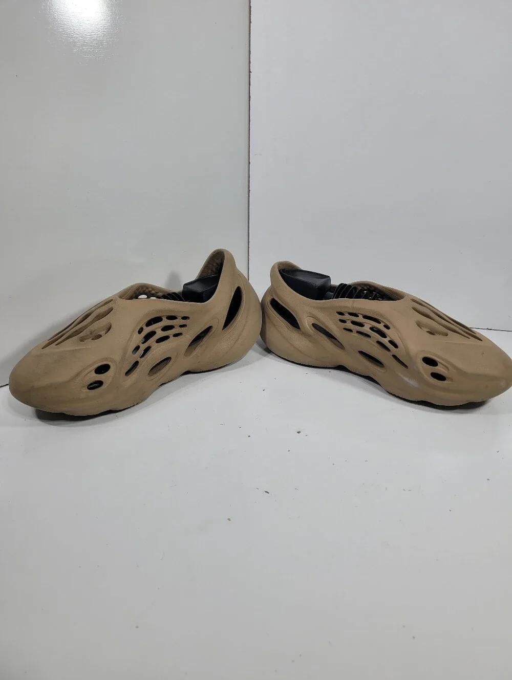 Adidas Yeezy Foam Runner Ochre Mens Size 9 GW3354 Clog RNNR Slip On